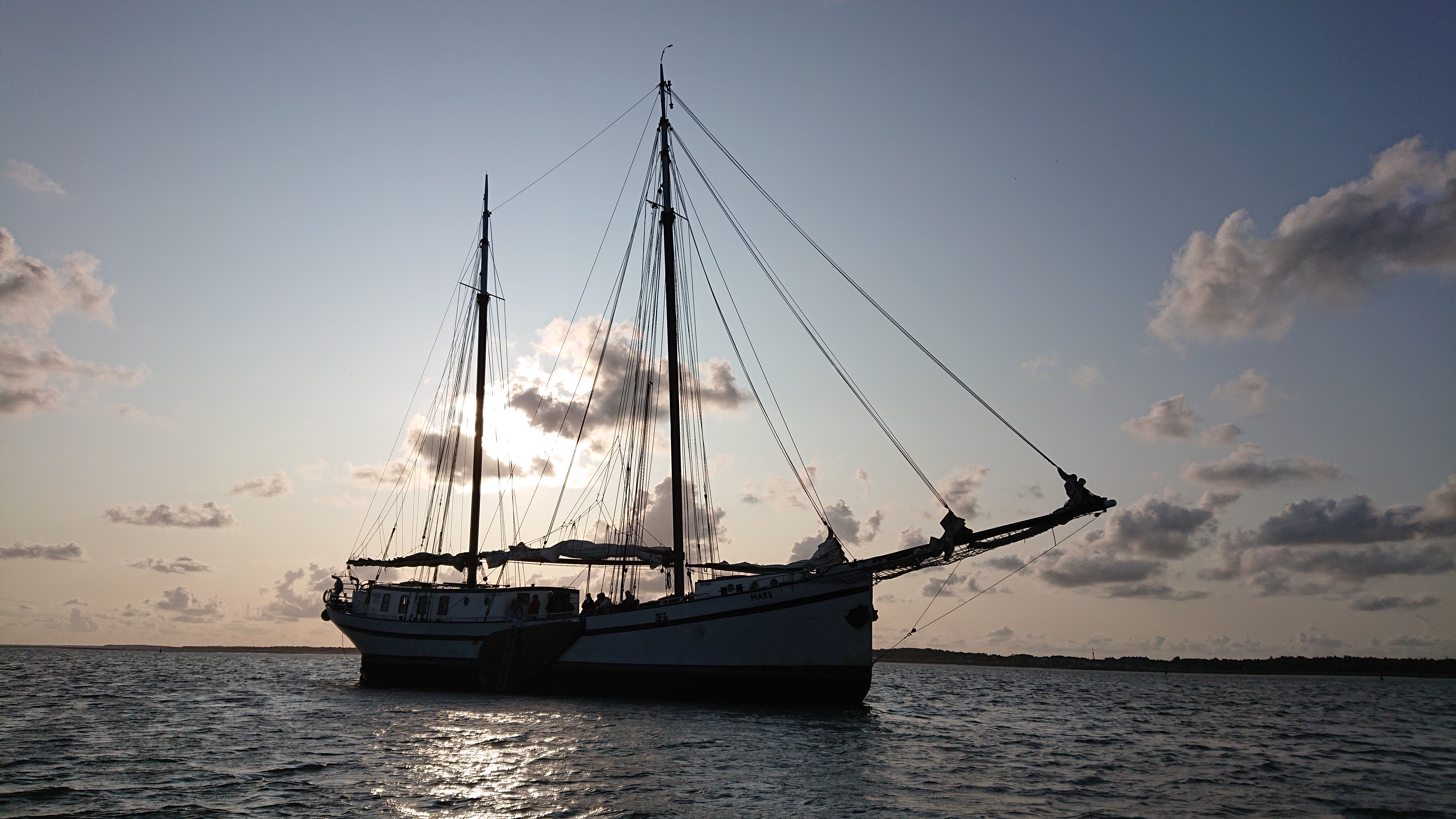 Notre bateau 4 étoiles au repos face aux phoques