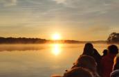 Personne en canoë sur un étang