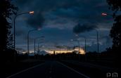 nuit, lumières au loin, lampadaires