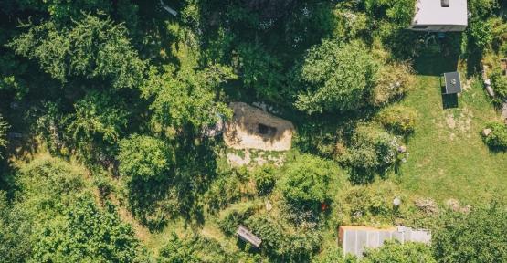 Vue aérienne d'un jardin naturel participant au maillage écologique entre les réserves naturelles de Natagora
