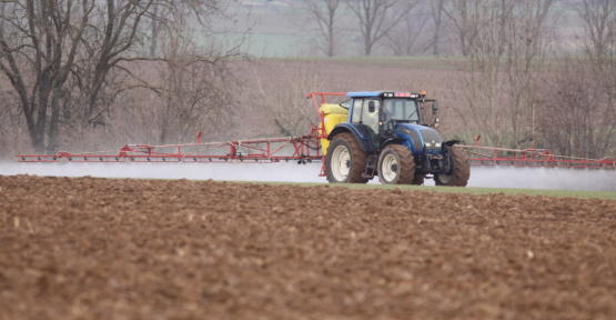 Tracteur épandage pesticides