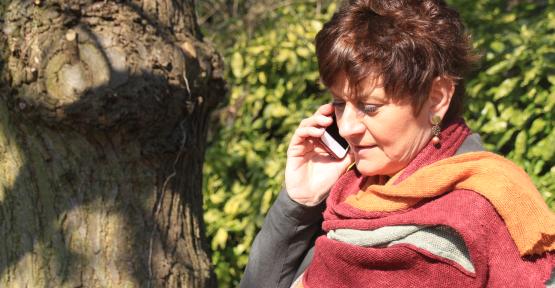 Femme au téléphone