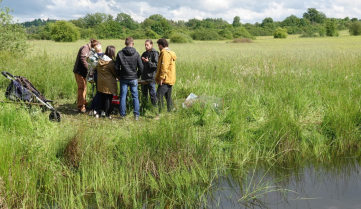 Groupe de visiteurs dans une réserve 
